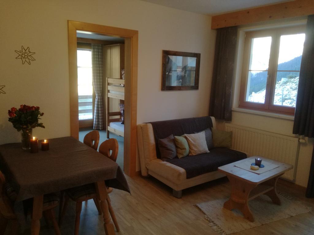 Haeus'L Am Ruan Aparthotel Berwang Exteriör bild
